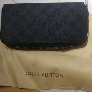 Louis vuitton zipper wallet